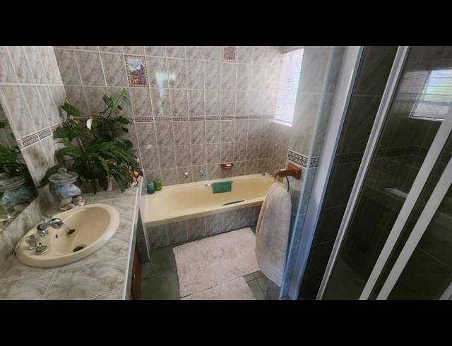 4 BEDROOM HOUSE FOR SALE IN GLENVISTA